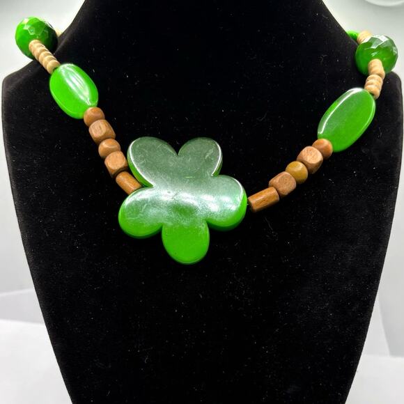 Green Tropical Floral Necklace - Picture 1 of 3